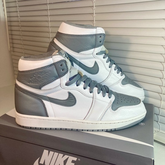 white jordans 1 size 5